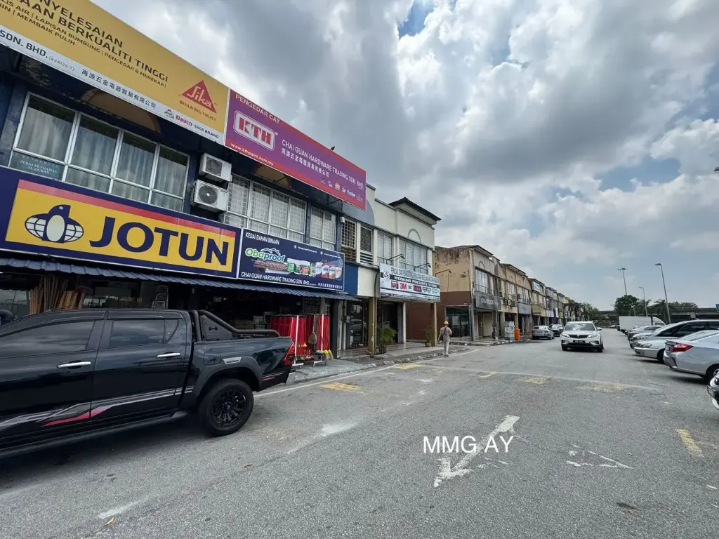 【Facing Mainroad】  Jalan Mahkota @ Bandar Bukit Raja  Shoplot For Rent  