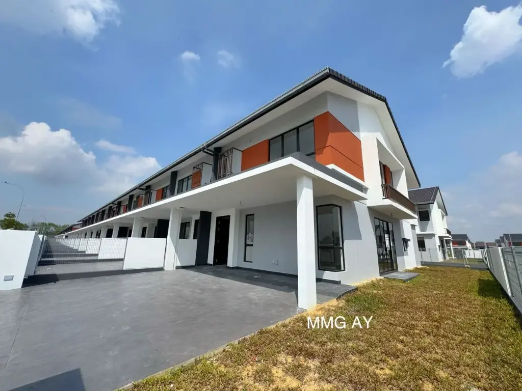 [10855] 【Negotiable】 Casira 3 @ Bandar Bukit Raja, 2 Storey Facing Lake End Lot For Sale