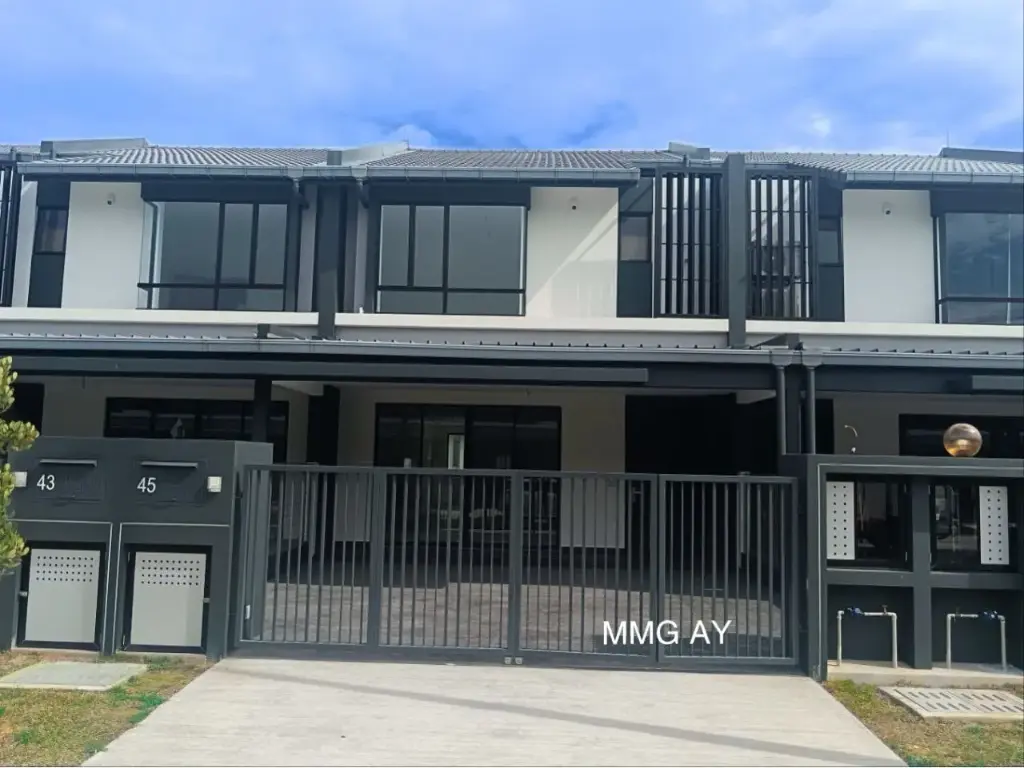 【现房出售】  NADIRA 3 @ Bandar Bukit Raja,双层排屋 出售