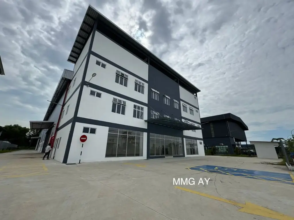 【Available Now】 Sungai Kapar Indah @ Klang 3-Storey Bungalow Factory for Rent
