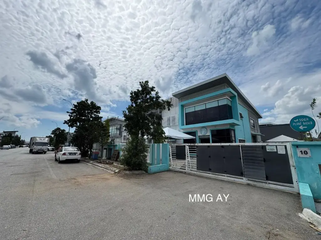 【Available Now】  Bandar Bukit Raja @ Klang,1 Half Storey Semi D Factory For Rent 